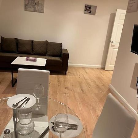 009- Studio Apartment In Ealing F5 מראה חיצוני תמונה