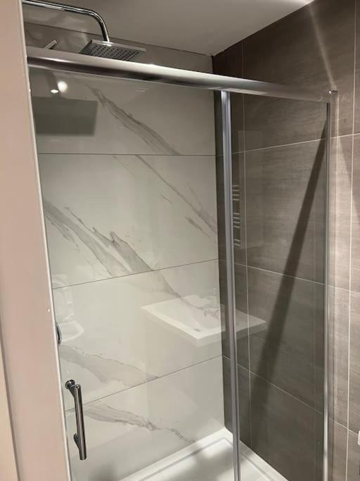 009- Studio Apartment In Ealing F5 מראה חיצוני תמונה
