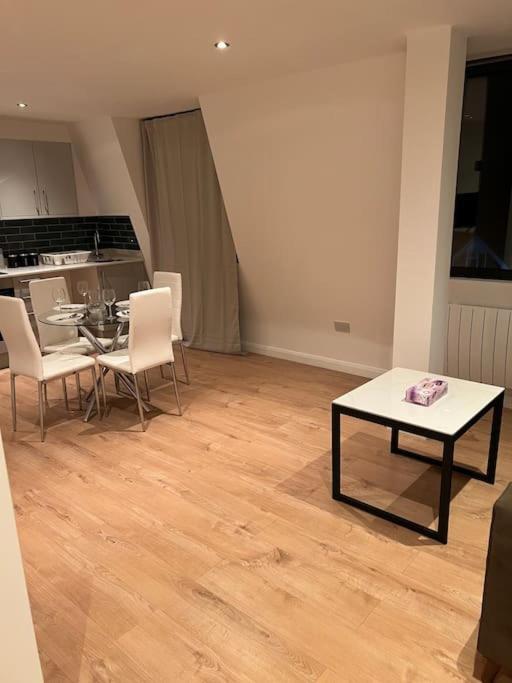 009- Studio Apartment In Ealing F5 מראה חיצוני תמונה