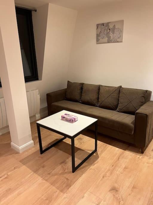 009- Studio Apartment In Ealing F5 מראה חיצוני תמונה
