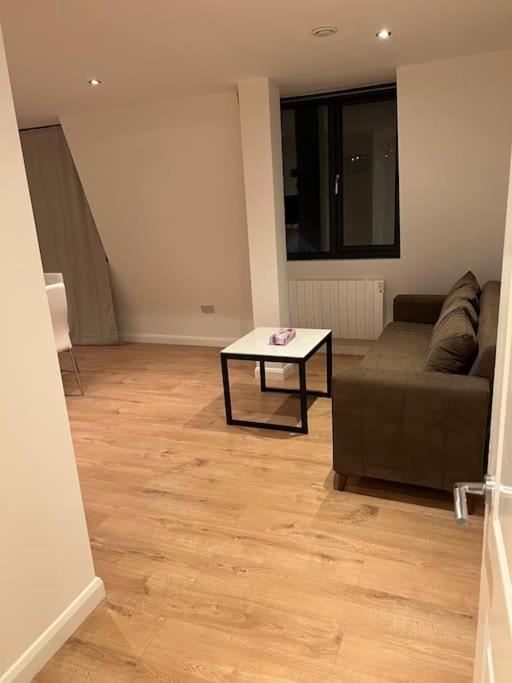 009- Studio Apartment In Ealing F5 מראה חיצוני תמונה