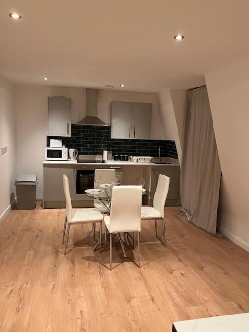 009- Studio Apartment In Ealing F5 מראה חיצוני תמונה